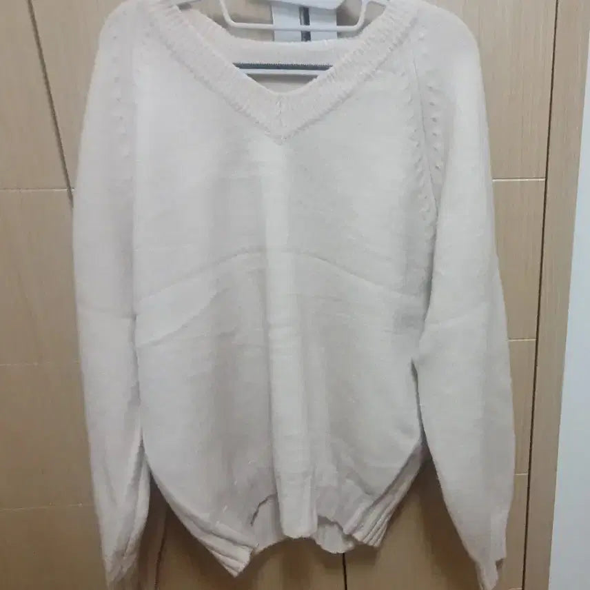 [BUNJANG] V-Neck Knit Sweater / V넥 니트