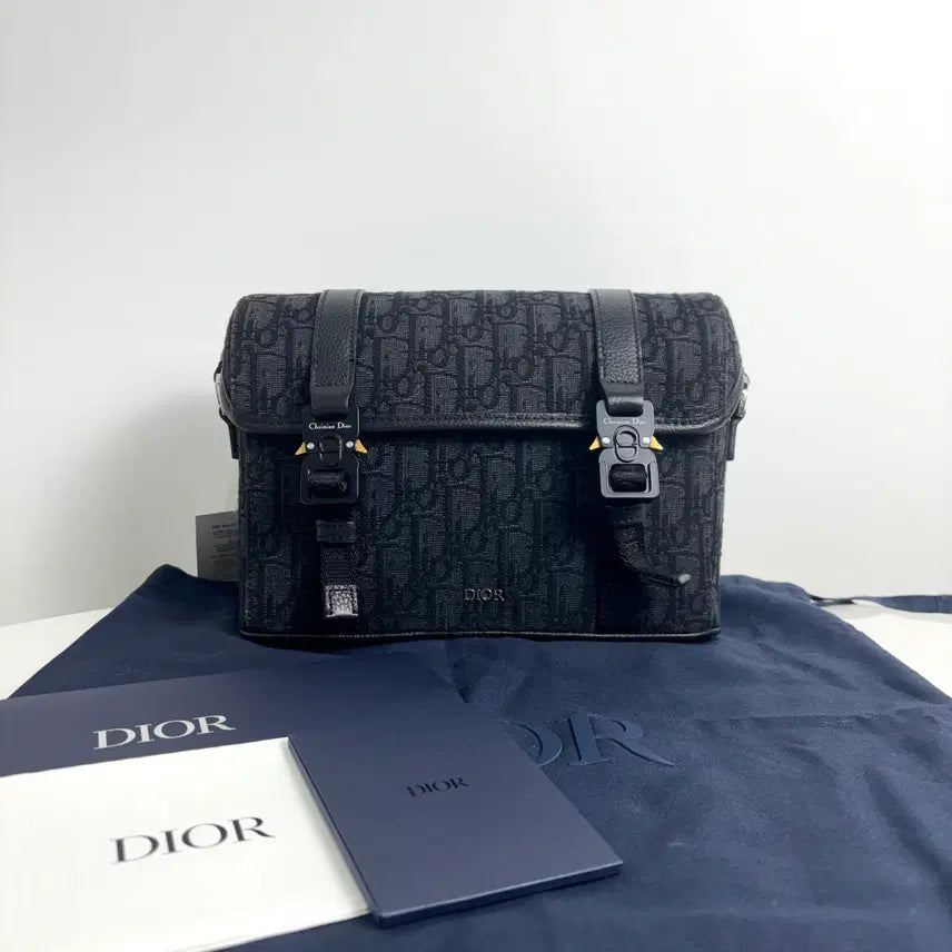 [BUNJANG] Dior Hit The Road Messenger Bag / 디올 자카드 힛 더 로드 플랩 메신저백