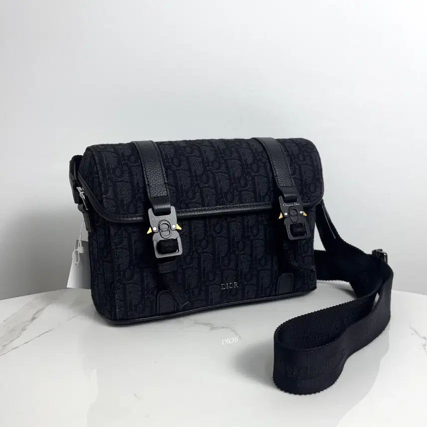 [BUNJANG] Dior Hit The Road Messenger Bag / 디올 자카드 힛 더 로드 플랩 메신저백