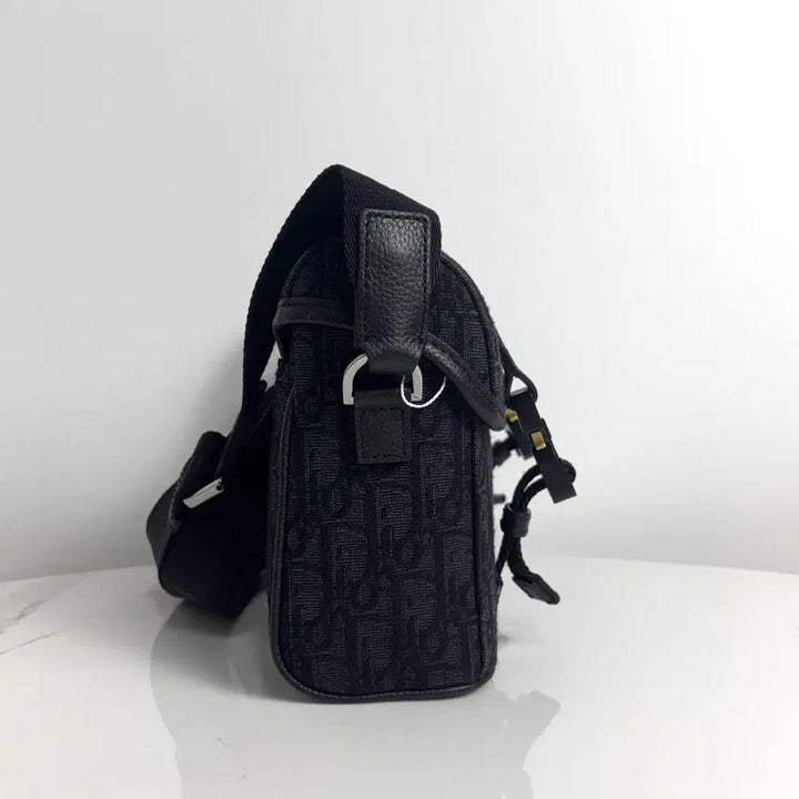 [BUNJANG] Dior Hit The Road Messenger Bag / 디올 자카드 힛 더 로드 플랩 메신저백