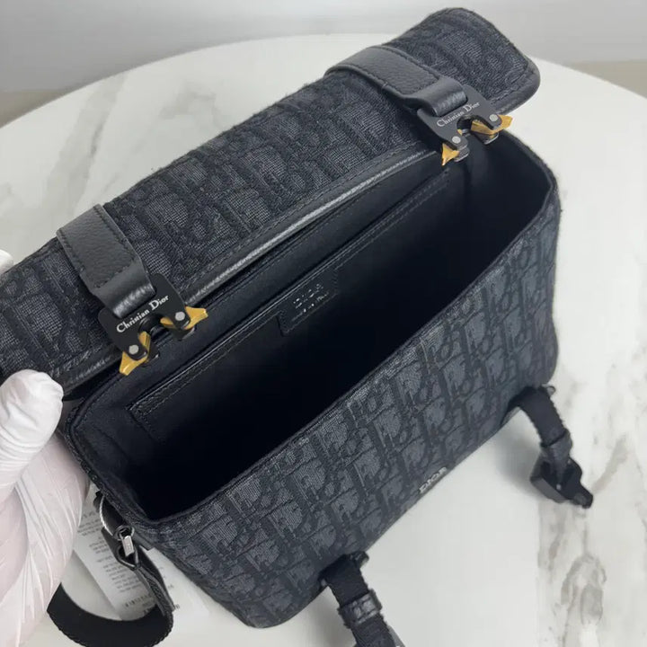 [BUNJANG] Dior Hit The Road Messenger Bag / 디올 자카드 힛 더 로드 플랩 메신저백