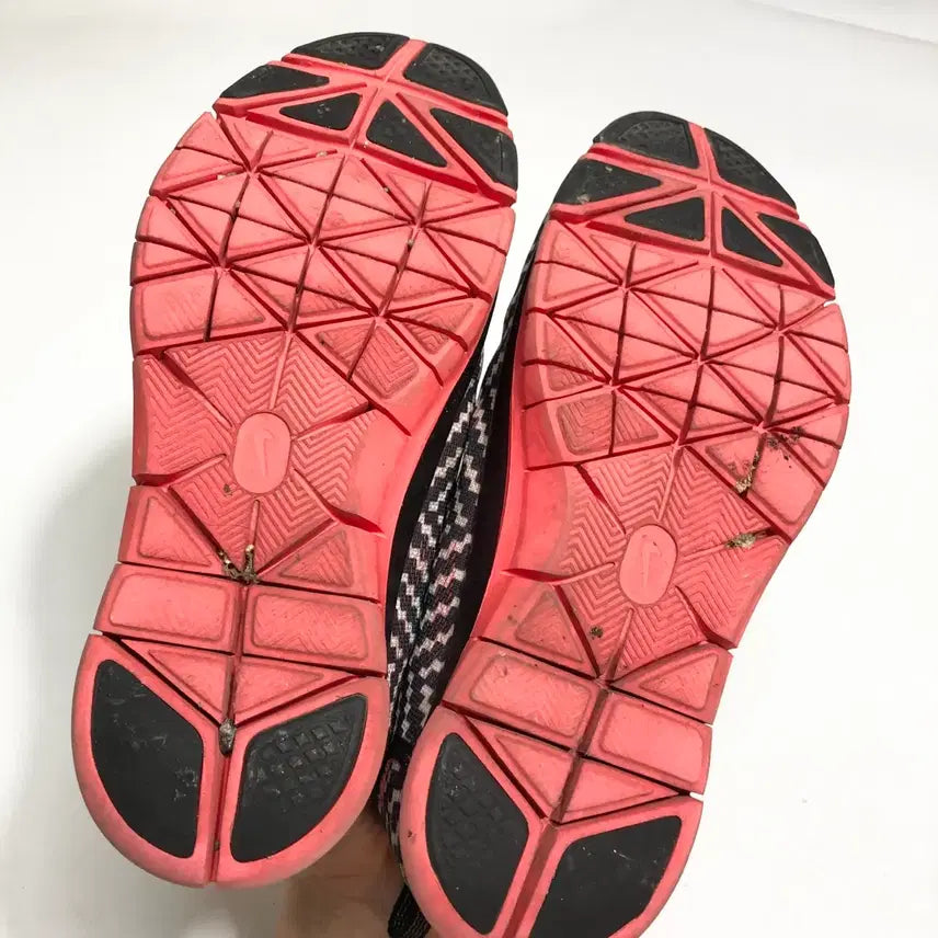 [BUNJANG] Nike Free 235 Sneakers / 나이키 프리 235