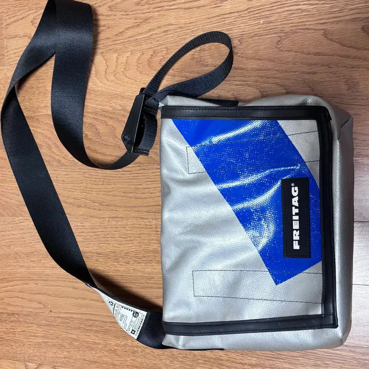 [BUNJANG] Freitag Lassi Crossbody Bag / 프라이탁 실버/블루 라씨