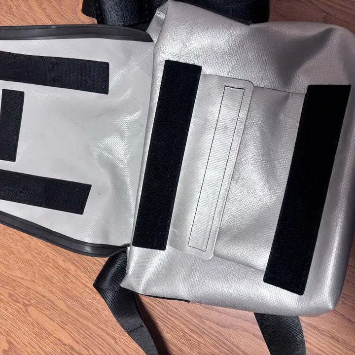 [BUNJANG] Freitag Lassi Crossbody Bag / 프라이탁 실버/블루 라씨