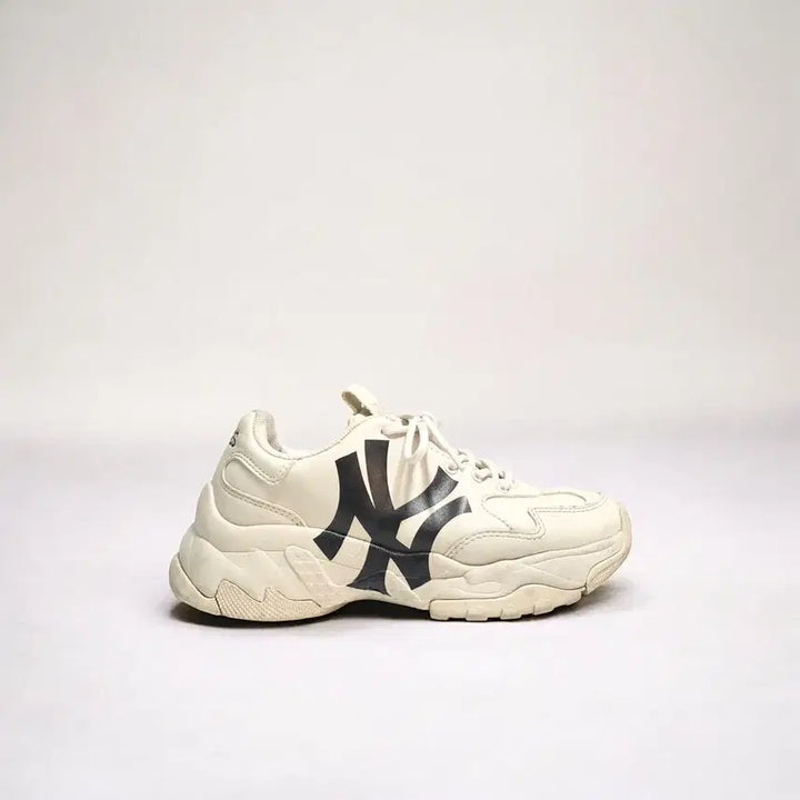 [BUNJANG] MLB NY Yankees Sneakers 235 / MLB NY Yankees 운동화 235