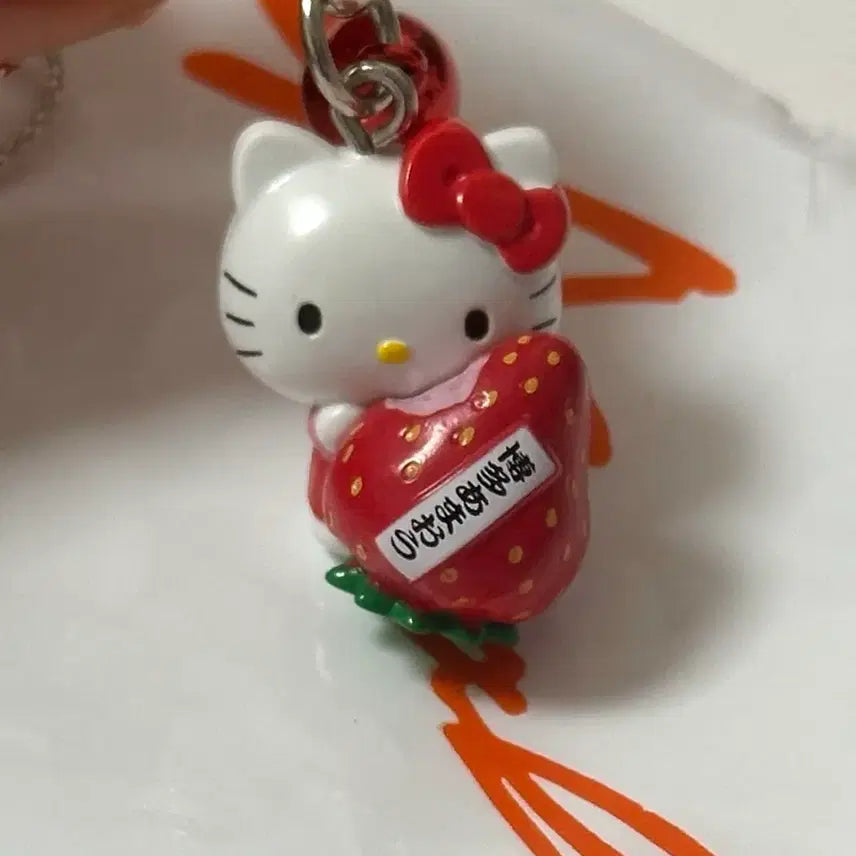 [BUNJANG] Hello Kitty Strawberry Strap / 후쿠오카 지역 한정 딸기 키티 스트랩