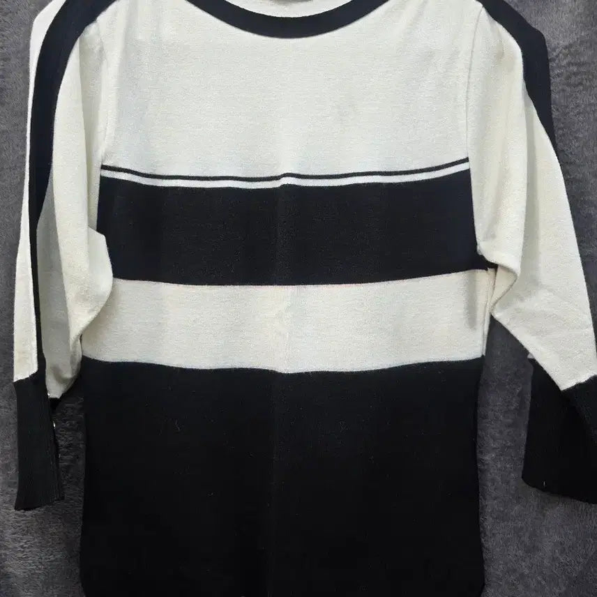 [BUNJANG] IT MICHAA Striped Knit Top / it MICHAA 블랙/화이트 스트라이프 니트