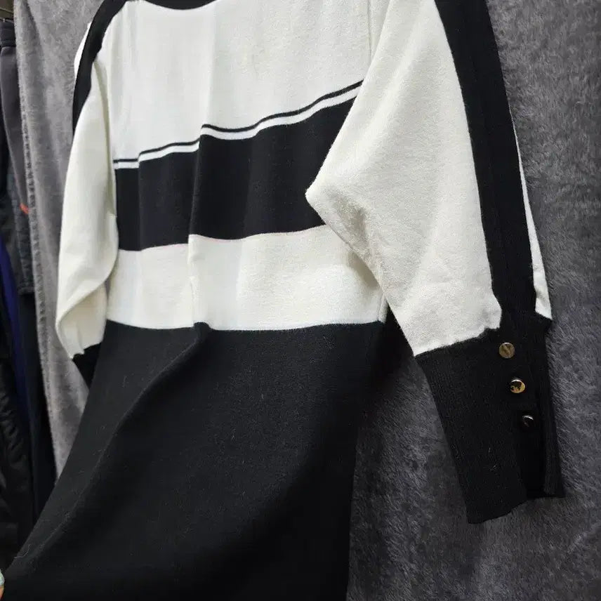 [BUNJANG] IT MICHAA Striped Knit Top / it MICHAA 블랙/화이트 스트라이프 니트