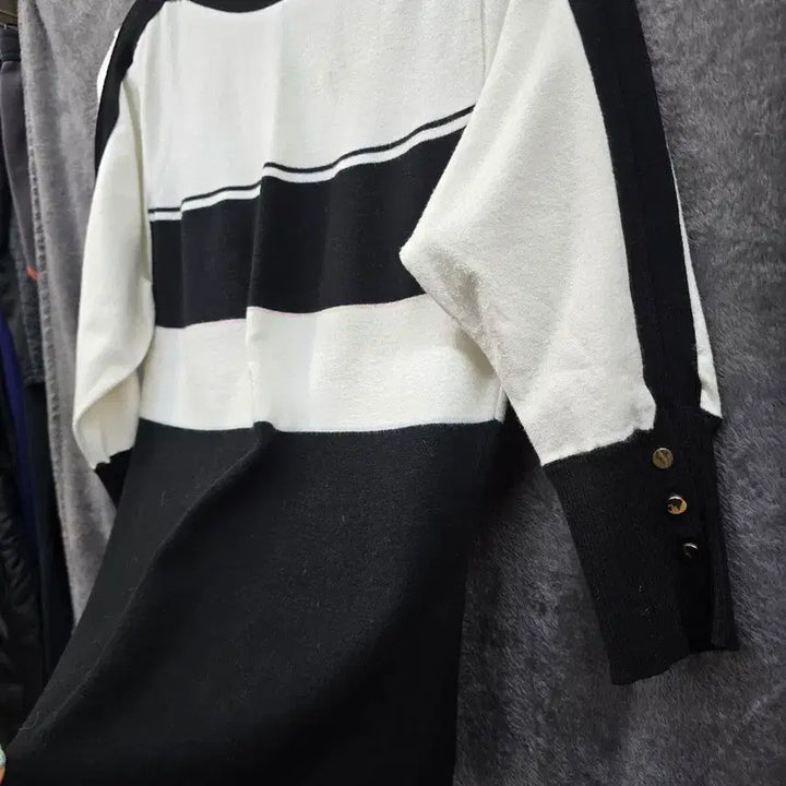 [BUNJANG] IT MICHAA Striped Knit Top / it MICHAA 블랙/화이트 스트라이프 니트