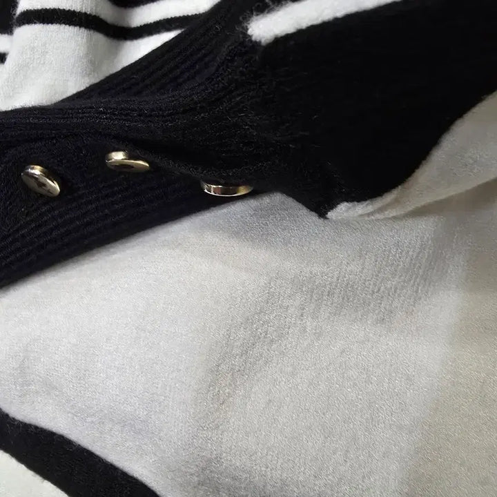 [BUNJANG] IT MICHAA Striped Knit Top / it MICHAA 블랙/화이트 스트라이프 니트