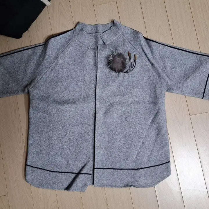 [BUNJANG] Gray Fur Brooch Pointed Jacket / 회색 털 브로치 포인트 자켓
