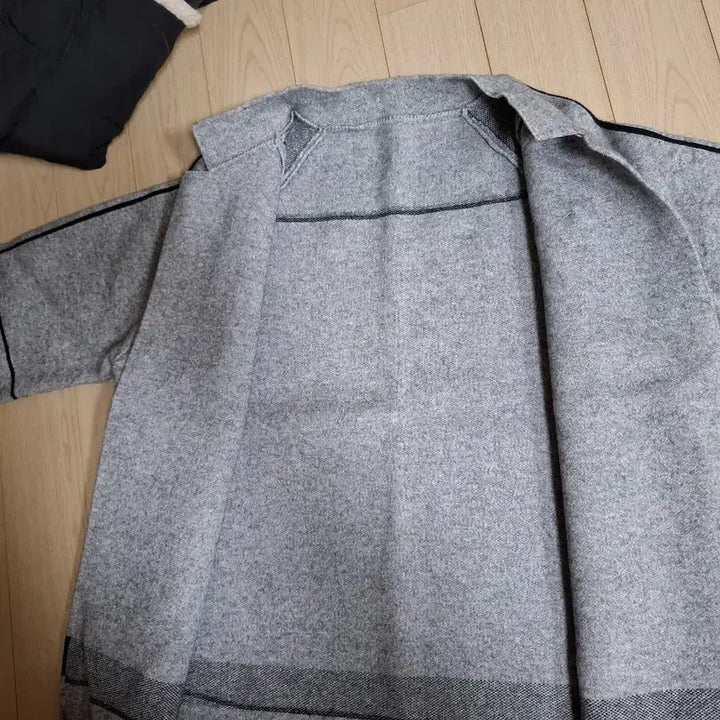 [BUNJANG] Gray Fur Brooch Pointed Jacket / 회색 털 브로치 포인트 자켓