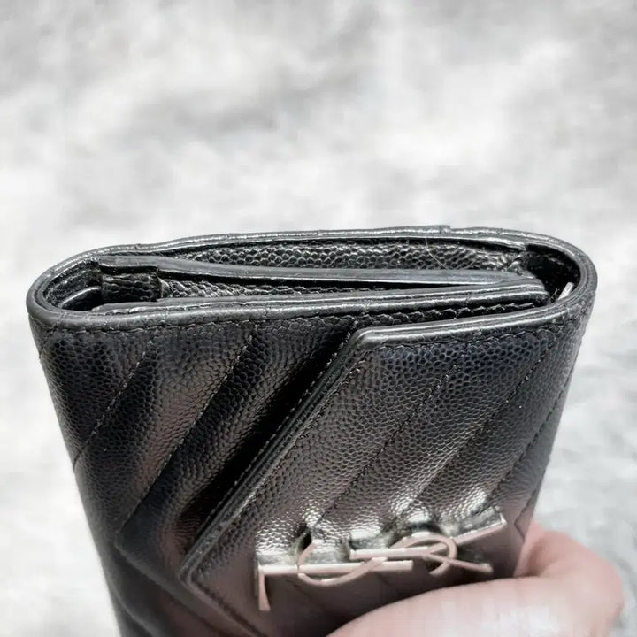 [BUNJANG] Yves Saint Laurent Matelassé Bifold Wallet / [OS] 입생로랑 마틀라세 반지갑