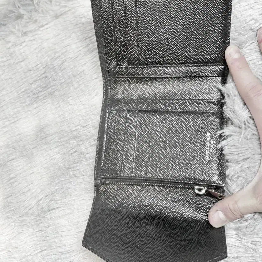 [BUNJANG] Yves Saint Laurent Matelassé Bifold Wallet / [OS] 입생로랑 마틀라세 반지갑