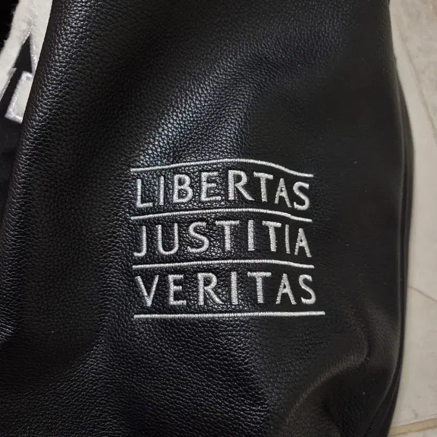 [BUNJANG] Korea University Baseball Jacket Black / 고려대학교 과잠 야구점퍼 블랙