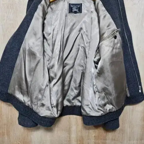 [BUNJANG] Burberrys Knight Embroidered Blouson Wool Jacket / 빈티지 버버리스 기사 자수 블루종 울 자켓 (그레이)