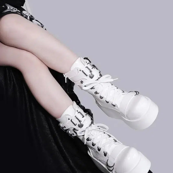 [BUNJANG] Punk Platform Short Boots with Metal Chain / 전학생 펑크 지뢰계 통굽 숏부츠 금속체인 장식 플랫폼 단화 부츠(2컬러)