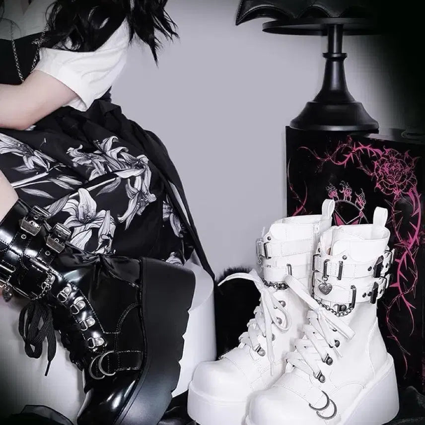 [BUNJANG] Punk Platform Short Boots with Metal Chain / 전학생 펑크 지뢰계 통굽 숏부츠 금속체인 장식 플랫폼 단화 부츠(2컬러)