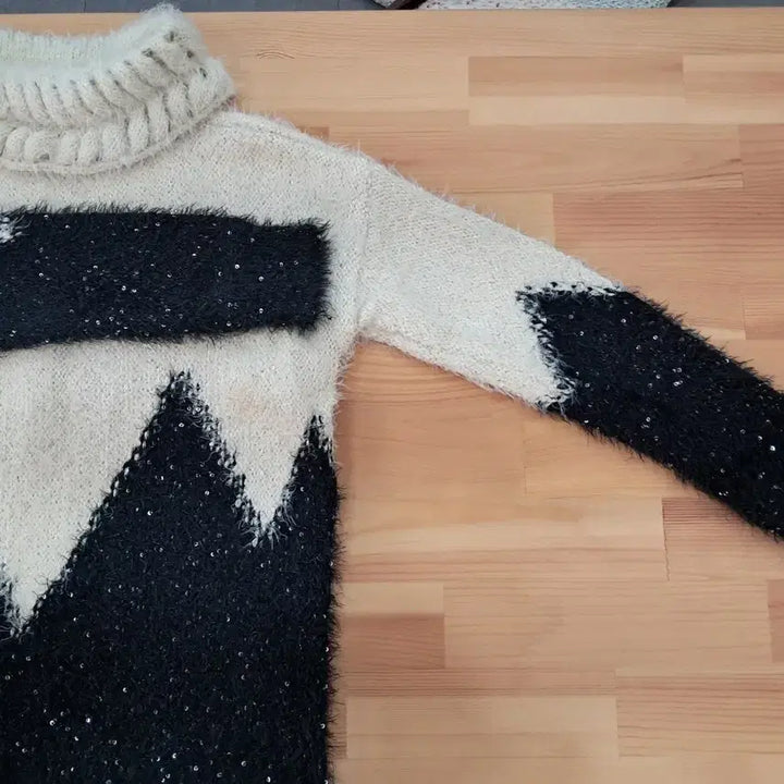 [BUNJANG] Ivory Black Pattern Roll Neck Knit Sweater / 아이보리 블랙 패턴 롤넥 니트