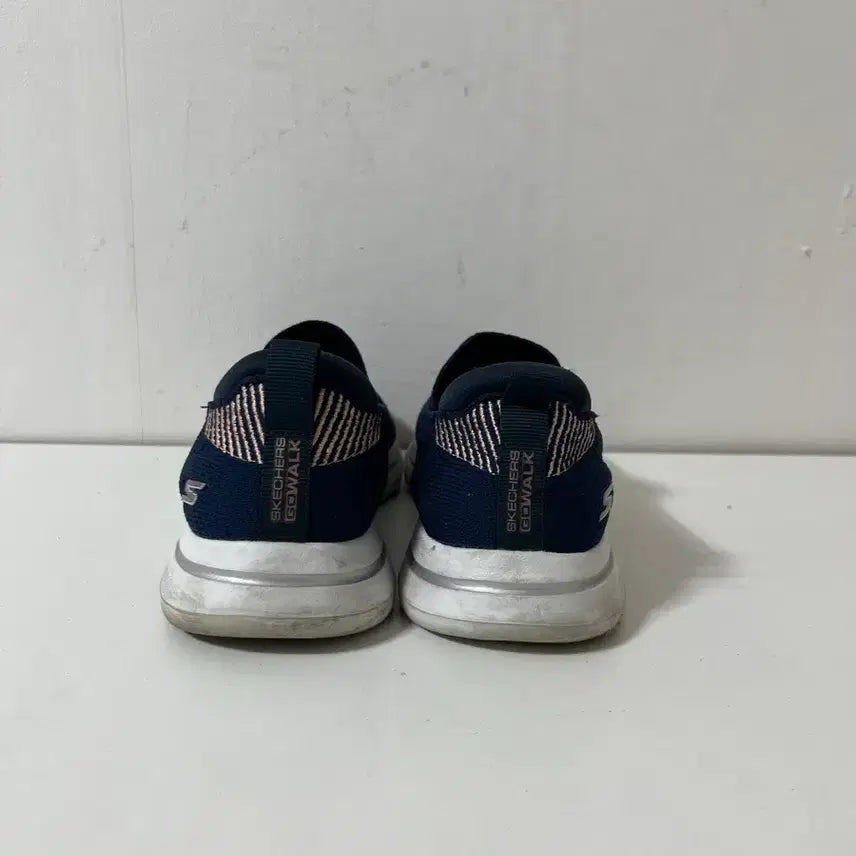 [BUNJANG] Skechers Functional Slip-on Sneakers / 235 스케쳐스 기능성 슬립온 운동화 정품