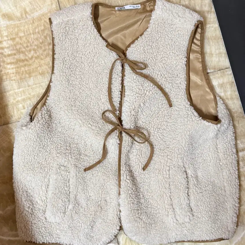 [BUNJANG] ZARA Fleece Vest / 자라 매듭 양털조끼