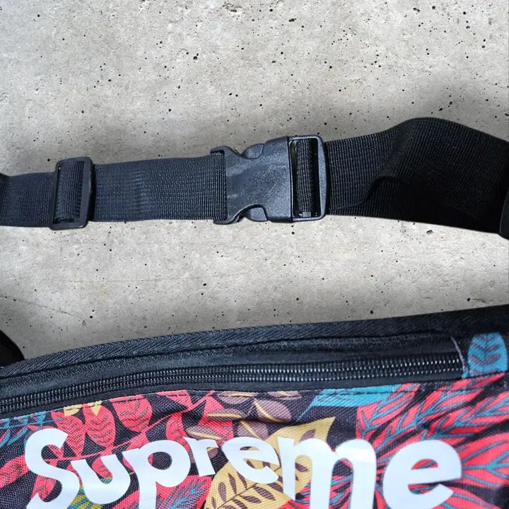 [BUNJANG] Supreme Messenger Bag / 슈프림 메신저백