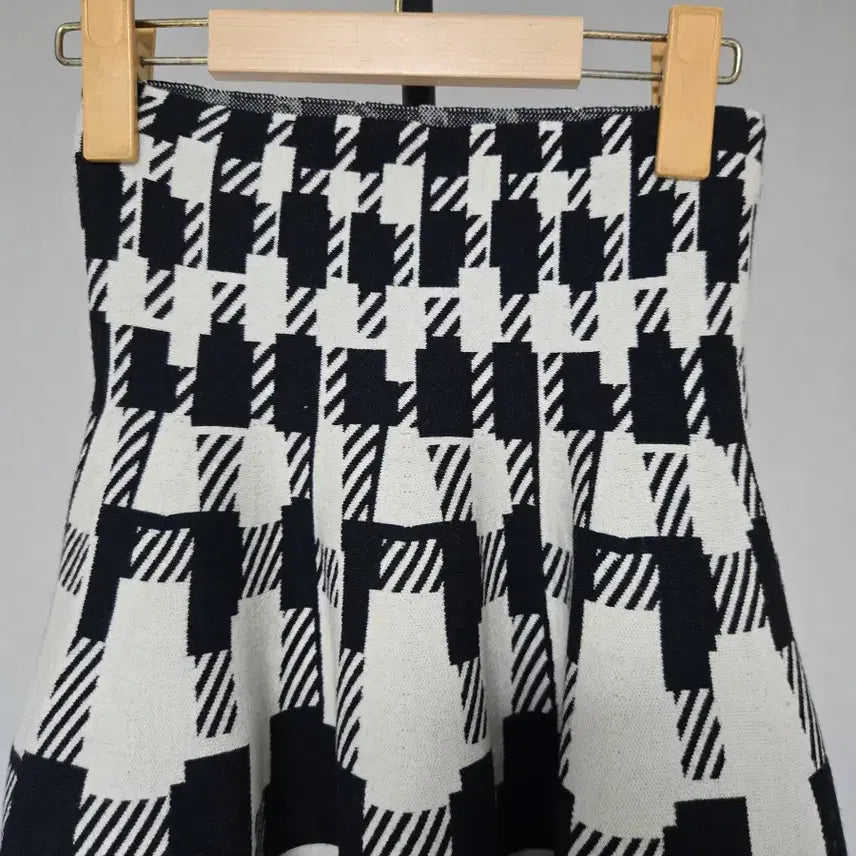 [BUNJANG] Lucky Chouette Wool Blend Skirt / 럭키슈에뜨 36호 울 스판 스커트 W-치마-252