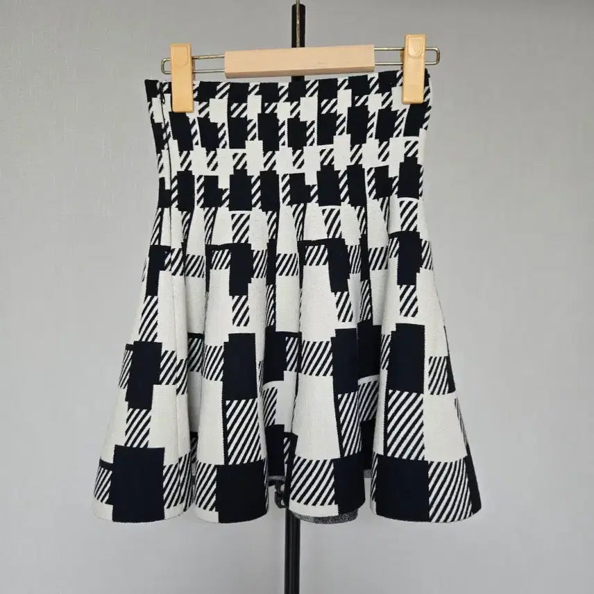 [BUNJANG] Lucky Chouette Wool Blend Skirt / 럭키슈에뜨 36호 울 스판 스커트 W-치마-252