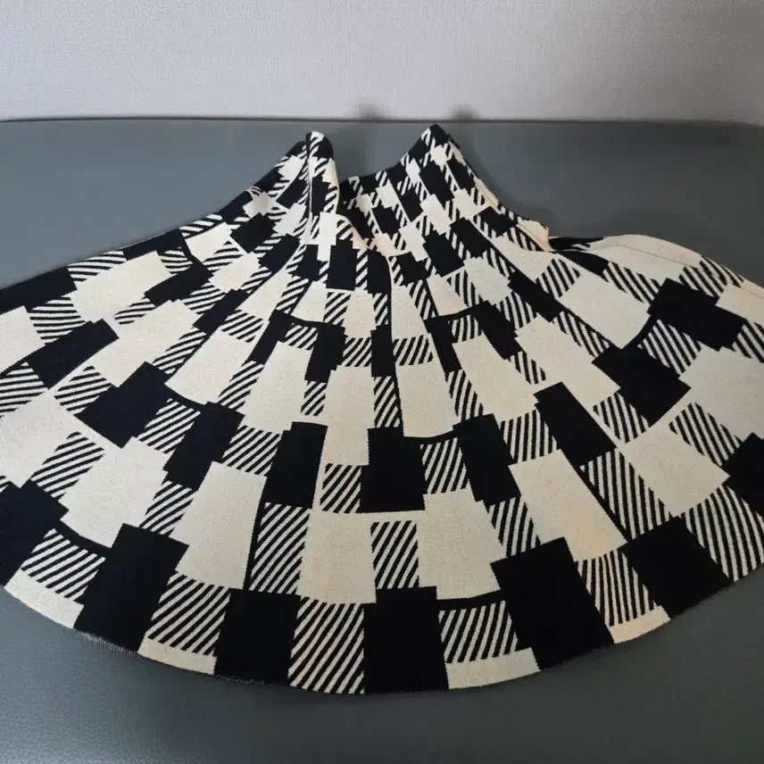 [BUNJANG] Lucky Chouette Wool Blend Skirt / 럭키슈에뜨 36호 울 스판 스커트 W-치마-252