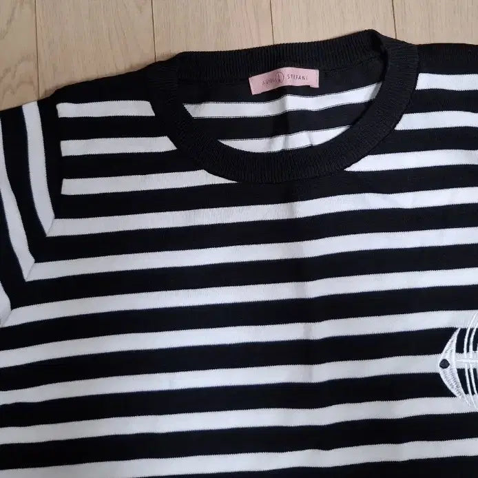 [BUNJANG] Black Stripe Cat and Fish Embroidered T-Shirt / 고양이/물고기 블랙 스트라이프 반팔 티셔츠