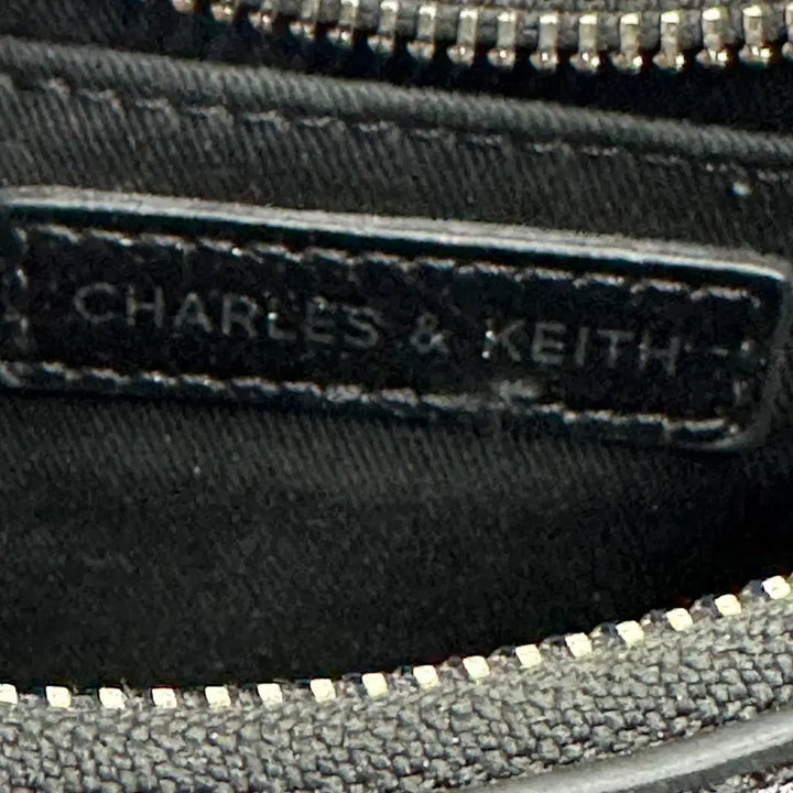 [BUNJANG] Charles & Keith Petra Curve Shoulder Bag / OS 찰스앤키스 페트라 커브 여자 숄더백