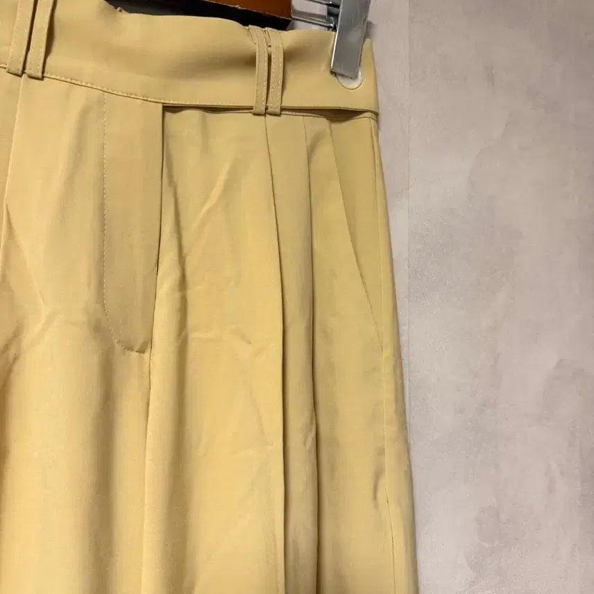 [BUNJANG] Unbranded Button-Detail Slacks / 뒷밴딩 단추 슬랙스