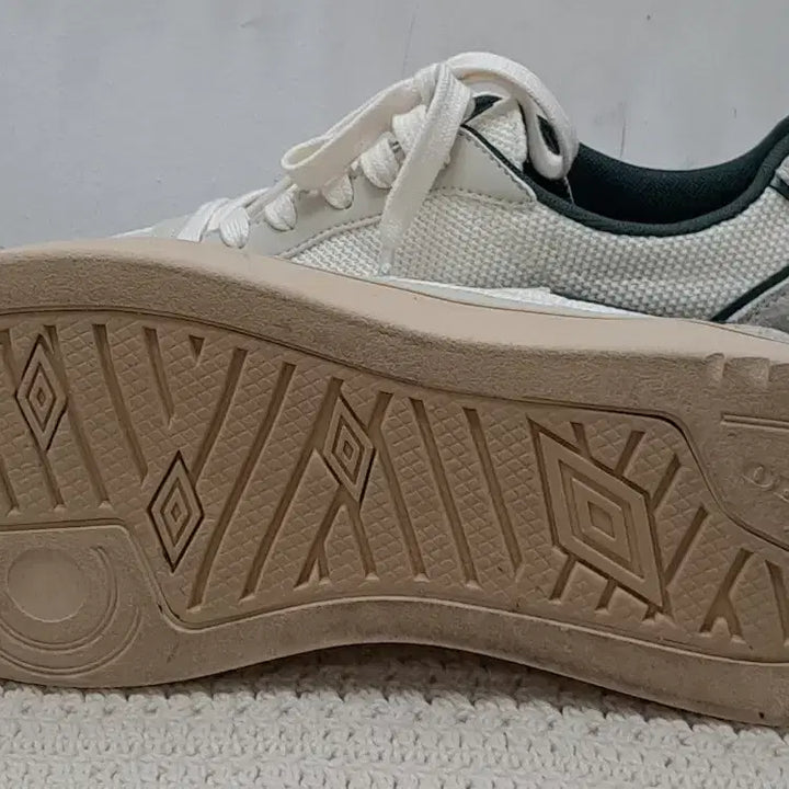 [BUNJANG] Umbro Sneakers 270 / umbro 스니커즈  270