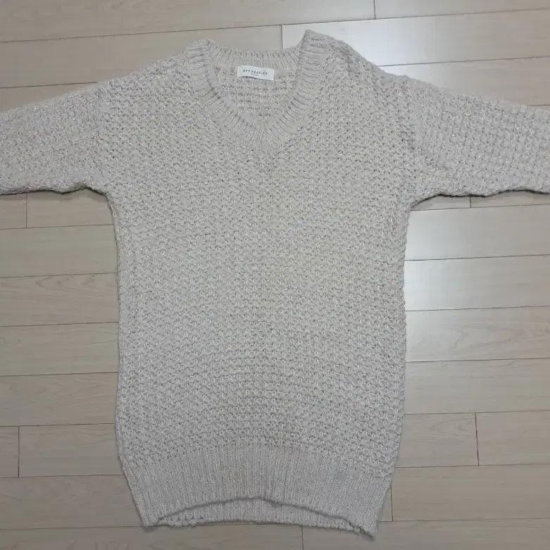 [SOLD OUT] SANDAROOVISH V넥 니트 아이보리