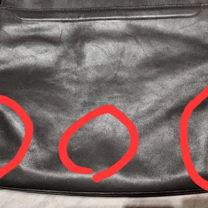 [BUNJANG] TUMI Leather Crossbody Bag / 투미 가죽 크로스백