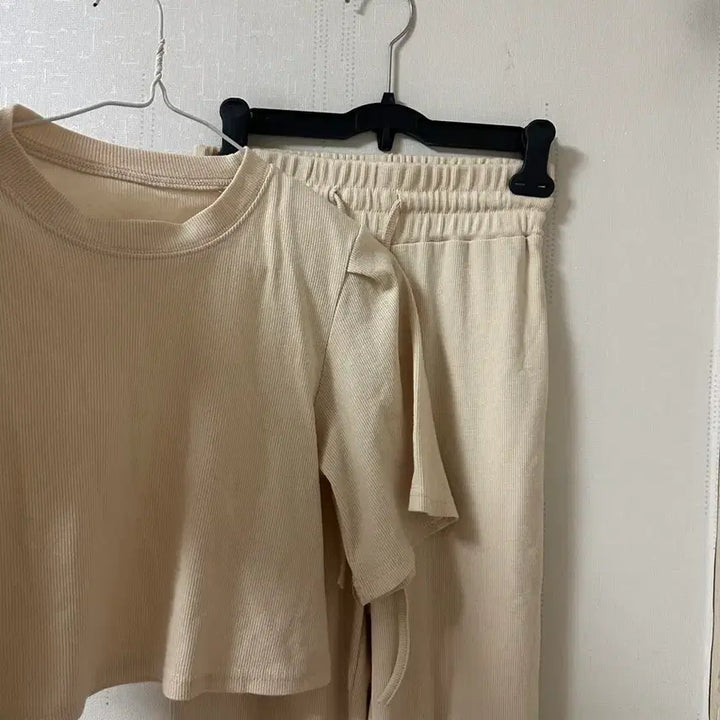 [BUNJANG] Ivory Ribbed Knit Top and Pants Set / 아이보리 골지 반팔티 + 바지 세트