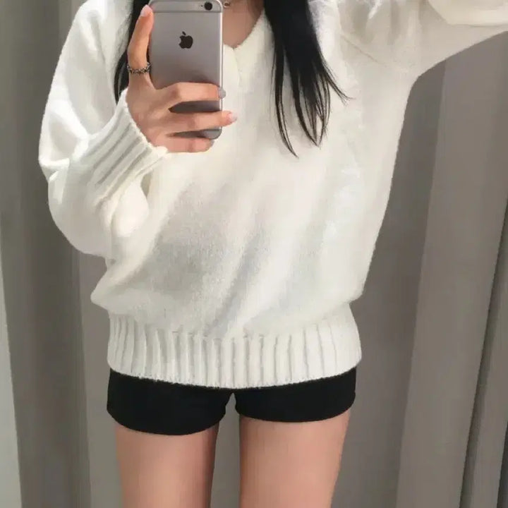 [BUNJANG] Avely Raglan V-Neck Oversized Knit / 에이블리 나그랑 브이넥 오버핏 니트