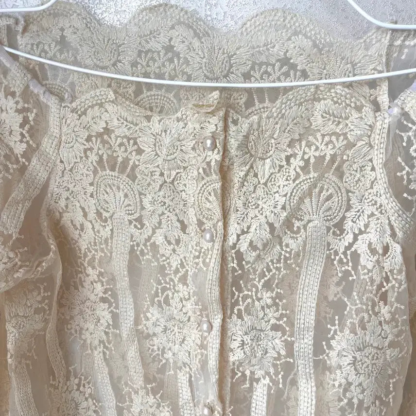 [BUNJANG] Mermaid Lace Pearl Blouse / 인어공주 레이스 진주 블라우스 프리사이즈