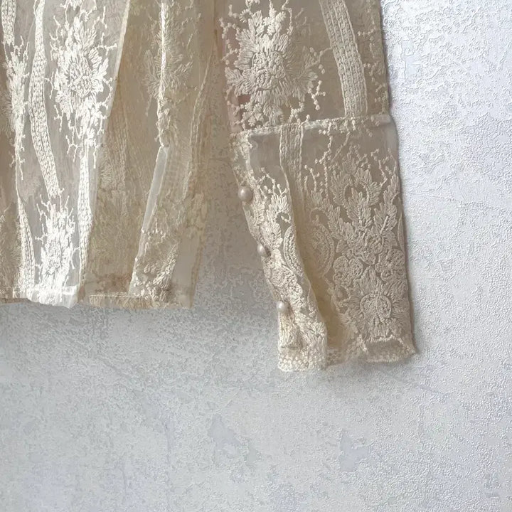 [BUNJANG] Mermaid Lace Pearl Blouse / 인어공주 레이스 진주 블라우스 프리사이즈