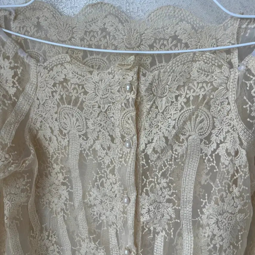 [BUNJANG] Mermaid Lace Pearl Blouse / 인어공주 레이스 진주 블라우스 프리사이즈