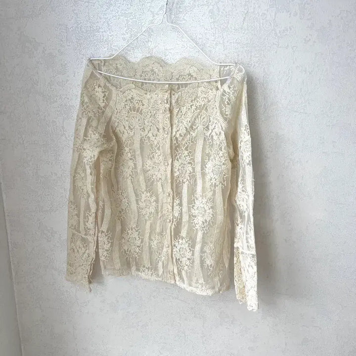 [BUNJANG] Mermaid Lace Pearl Blouse / 인어공주 레이스 진주 블라우스 프리사이즈