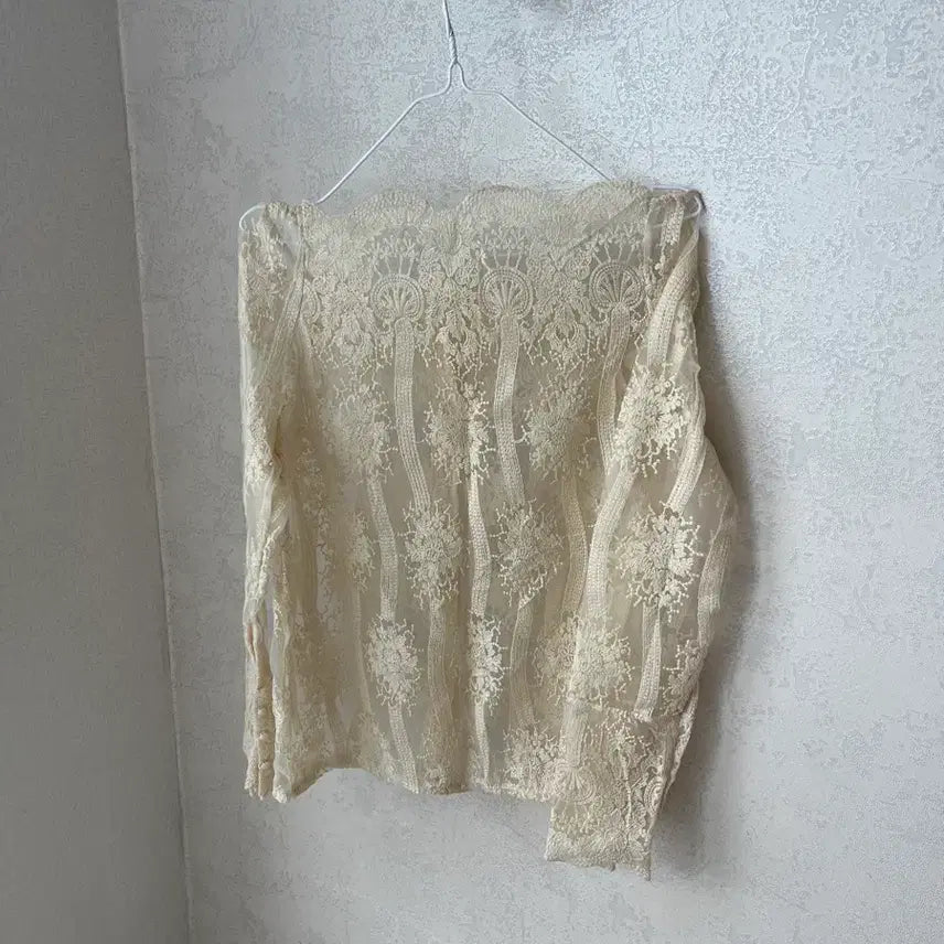 [BUNJANG] Mermaid Lace Pearl Blouse / 인어공주 레이스 진주 블라우스 프리사이즈