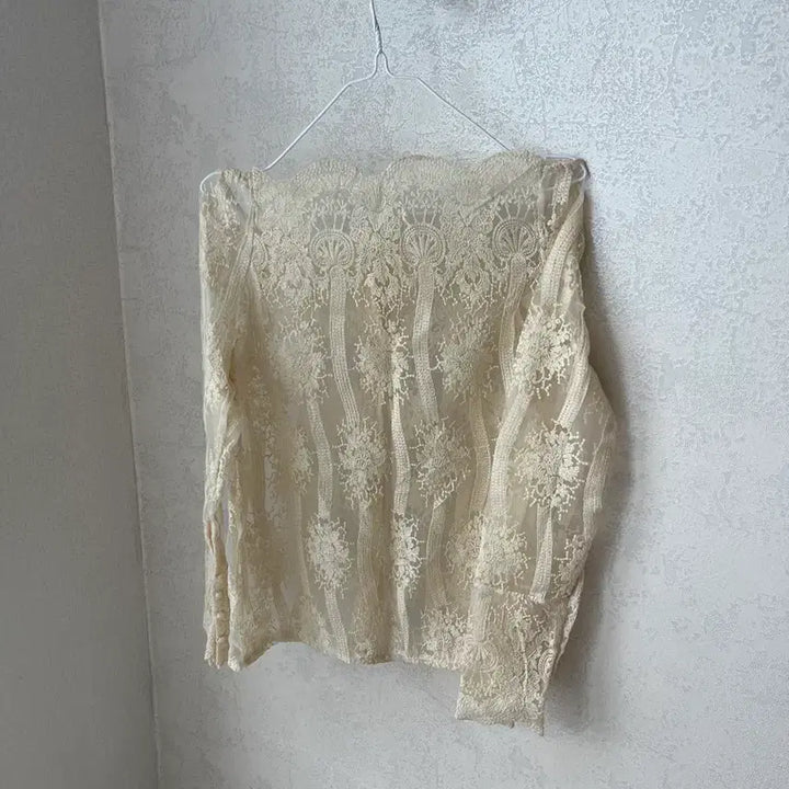 [BUNJANG] Mermaid Lace Pearl Blouse / 인어공주 레이스 진주 블라우스 프리사이즈