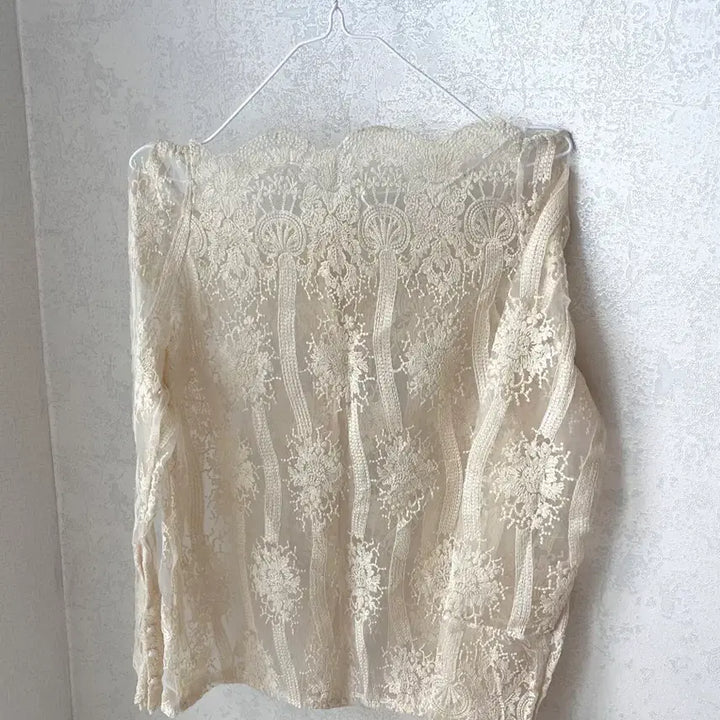 [BUNJANG] Mermaid Lace Pearl Blouse / 인어공주 레이스 진주 블라우스 프리사이즈