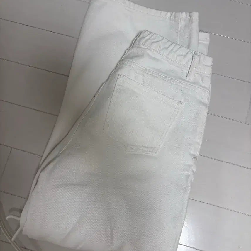 [BUNJANG] More Fit White Jeans / 흰색 청바지