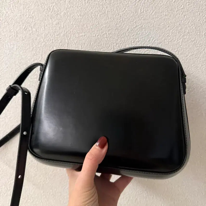 [BUNJANG] Archivepke Shell Frame Bag Black / 아카이브앱크 쉘 프레임 백 블랙