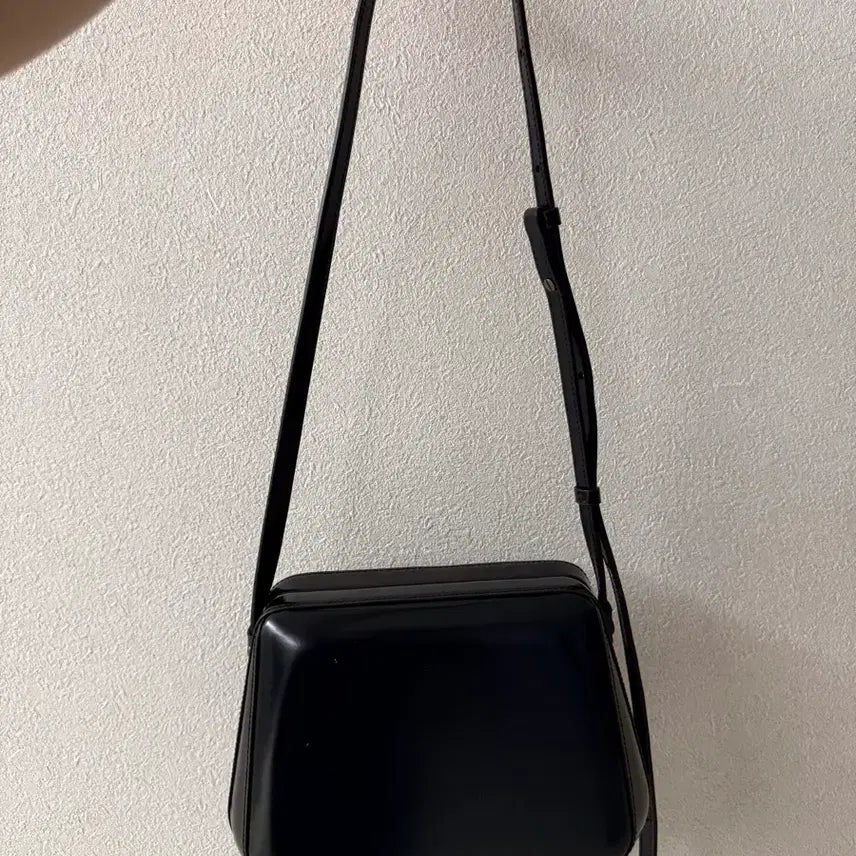 [BUNJANG] Archivepke Shell Frame Bag Black / 아카이브앱크 쉘 프레임 백 블랙
