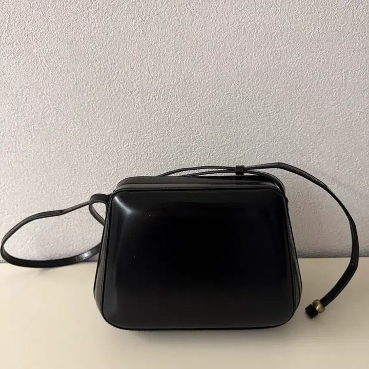 [BUNJANG] Archivepke Shell Frame Bag Black / 아카이브앱크 쉘 프레임 백 블랙