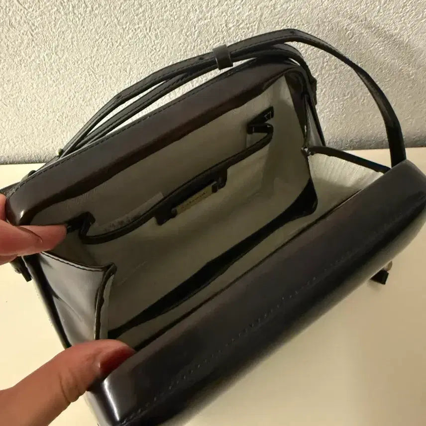 [BUNJANG] Archivepke Shell Frame Bag Black / 아카이브앱크 쉘 프레임 백 블랙