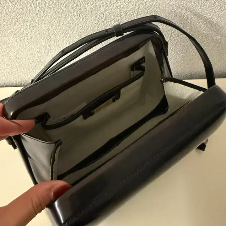 [BUNJANG] Archivepke Shell Frame Bag Black / 아카이브앱크 쉘 프레임 백 블랙